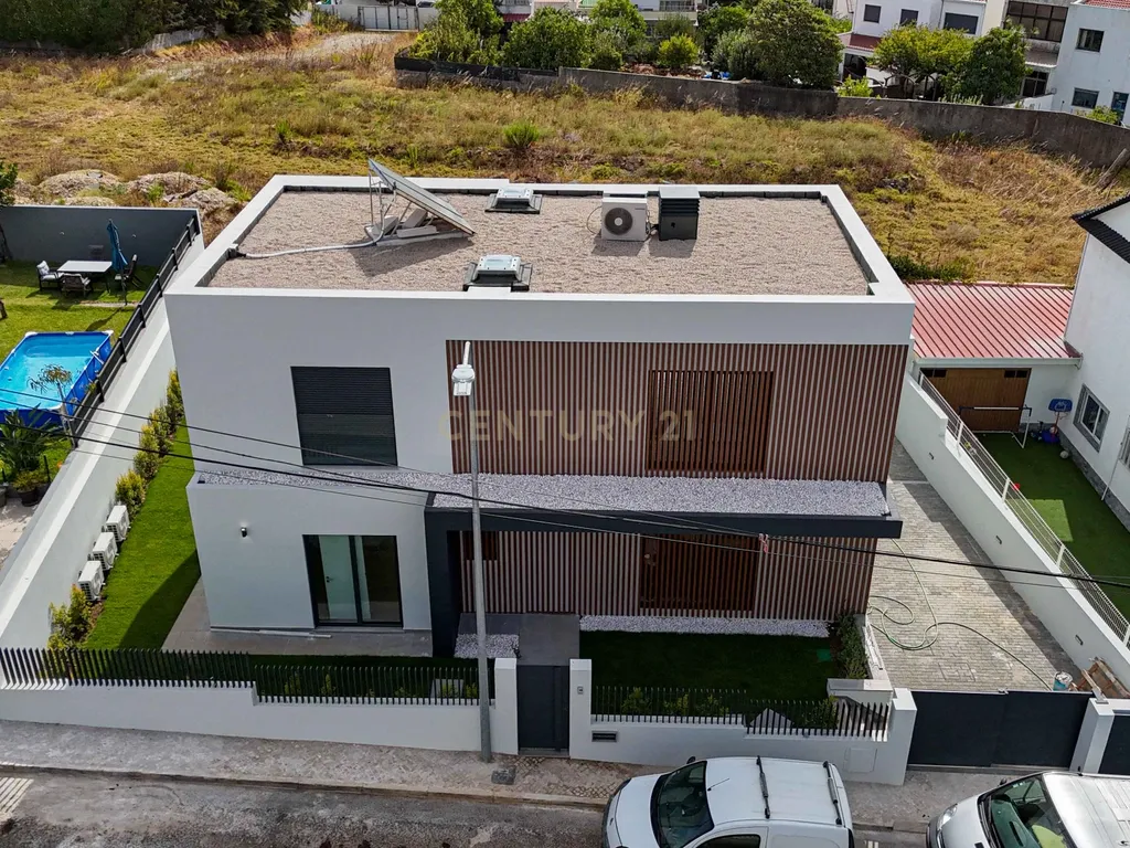 Moradia T4 Premium independente com Piscina (Nova Construção) / Barcarena - Image 52