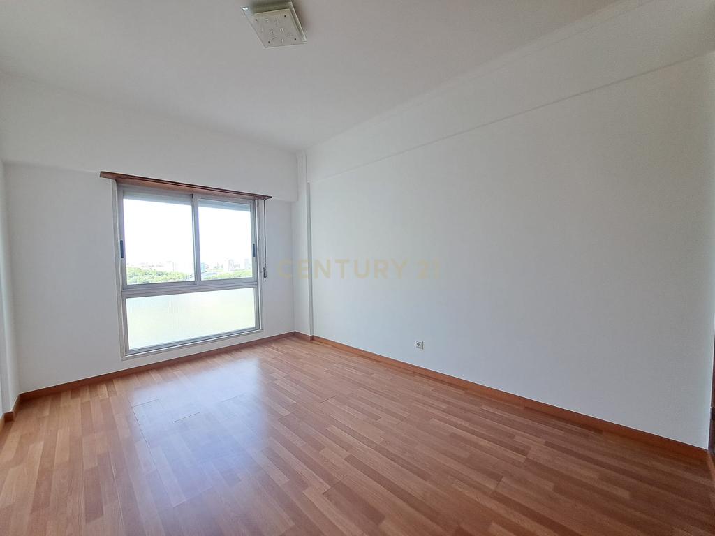 Apartamento T3 com 121m2 para arrendamento no Areeiro, Lisboa - Image 10
