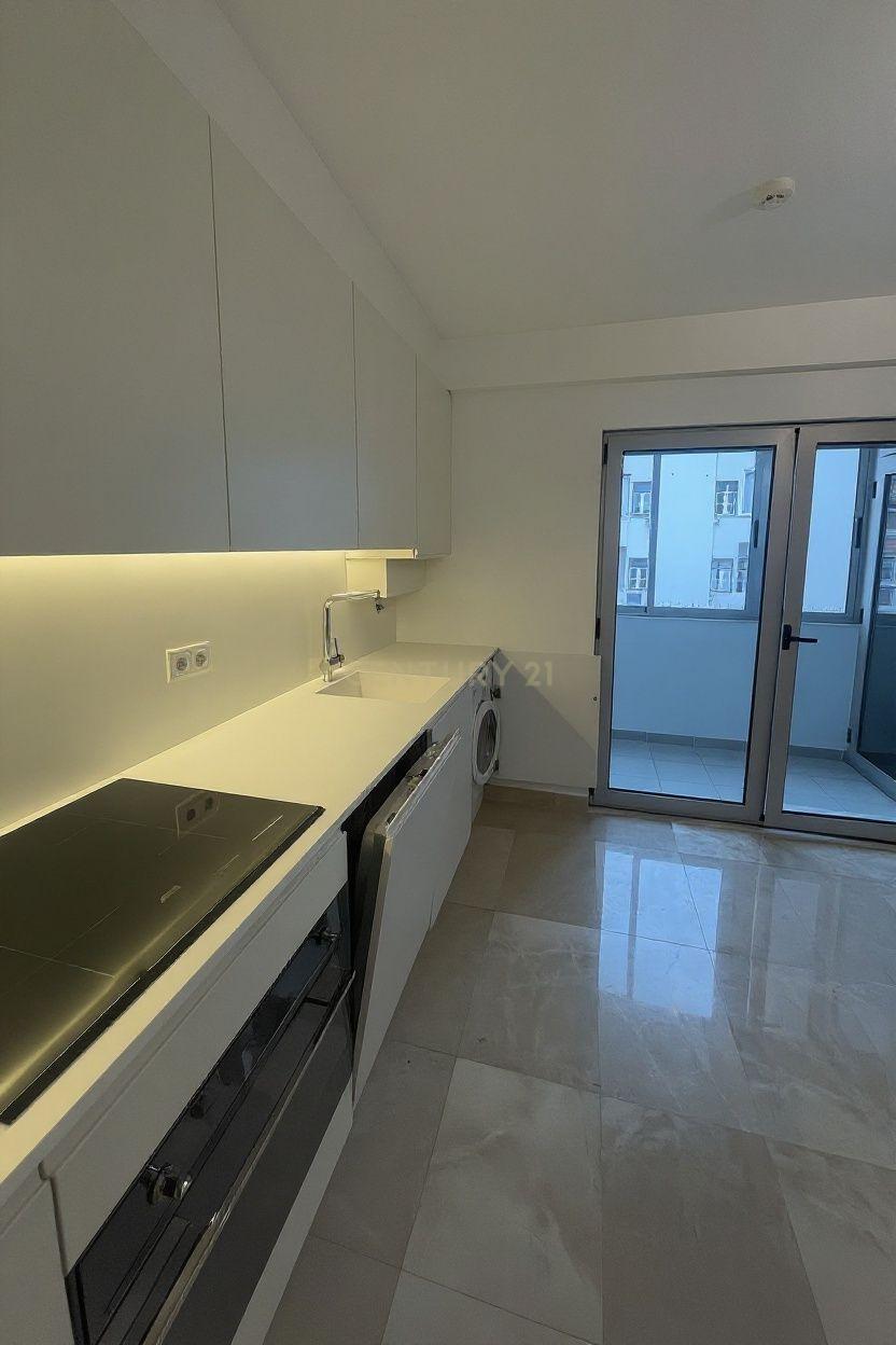 Fotografia 9 de Apartamento T1 Renovado para Arrendar na Estefânia, Lisboa