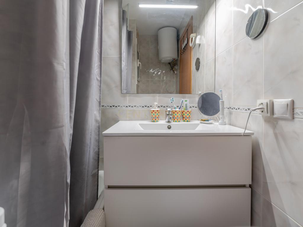 Oportunidade de Investimento em Salou – Apartamento com Licença Turística e Duas Varandas - Image 10
