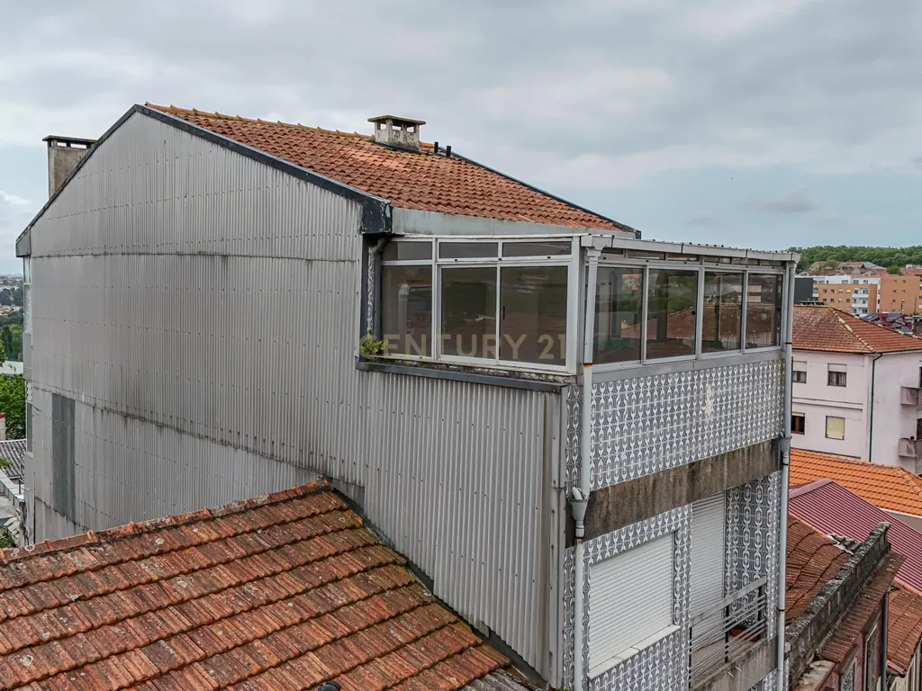 T2 Renovado com Vista Cidade – Rua de São Roque da Lameira, Campanhã - Image 32