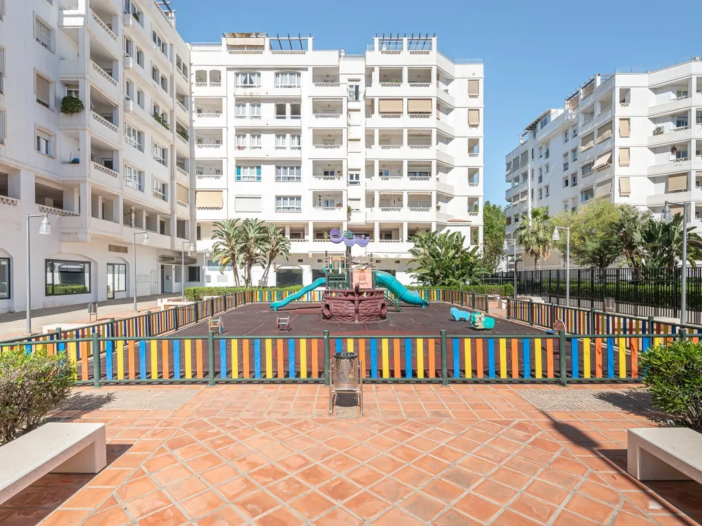 *Lugar de garagem + arrecadação em Nueva Andalucía (Albatros) – Conforto e segurança numa zona com poucas vagas de estacionamento ao ar livre* - Image 4