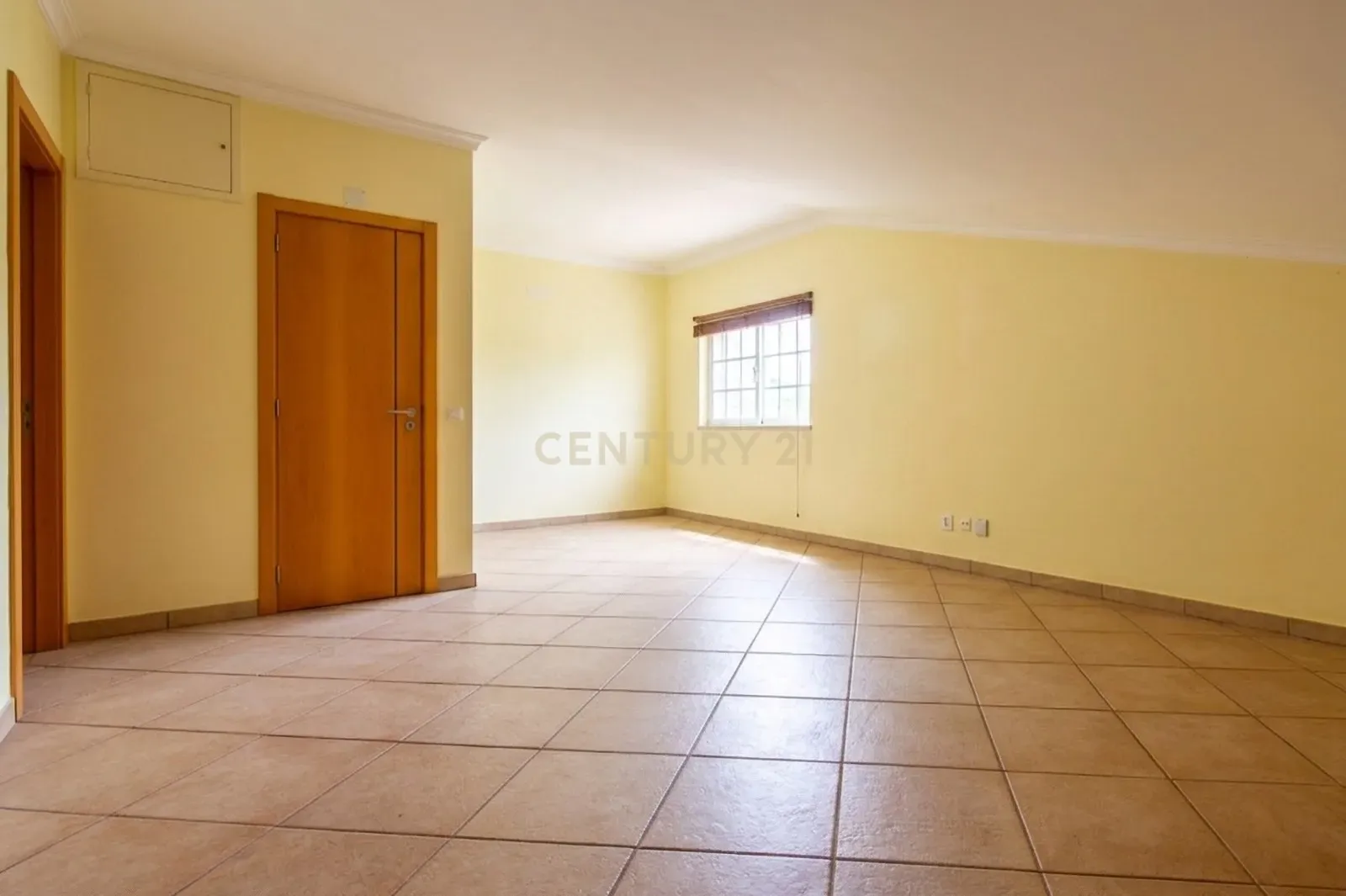 Fotografia 8 de Moradia Isolada T5 - com um Quarto no R/C -  Fernão Ferro