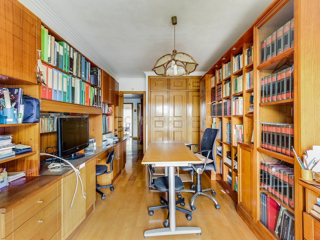 Apartamento T3 em Belas com 133m2 e box para uma viatura - Image 14