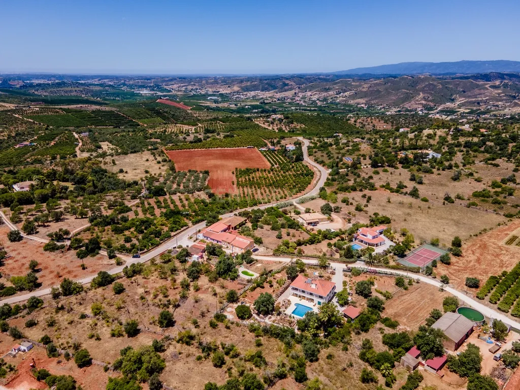Personalize a Sua Casa – Moradia Terrea T2+2 em Fase de Acabamentos com 500m² de Terreno - Image 25