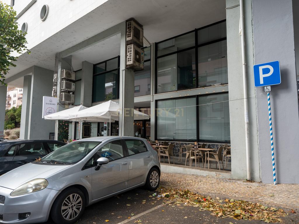 **Fantástica loja de dois pisos em Linda a Velha** - Image 4