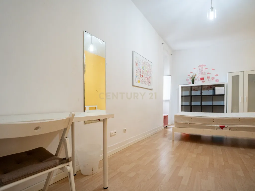 Apartamento Único com Vista sobre o Campo Pequeno – Lisboa - Image 28