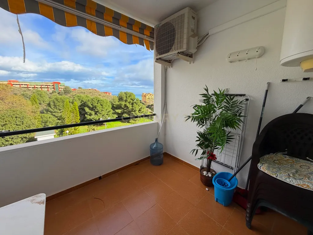Apartamento com vista mar, garagem e piscina em Carvajal - Image 17