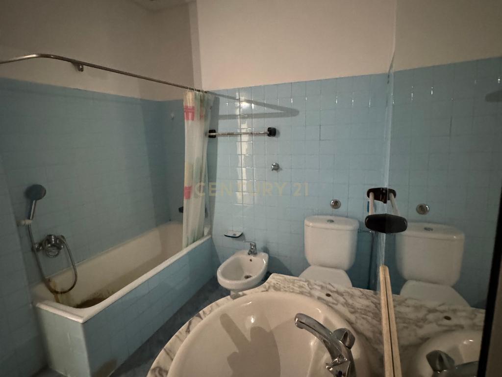 Apartamento T4 em Almada em frente ao metro de superfície! - Image 19
