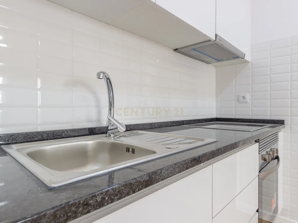 Apartamento T2 Remodelado - Sobreda *RESERVADO* - Image 6