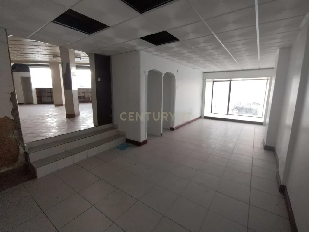 Prédio no Centro de Sacavém : Oportunidade de Investimento - Image 32