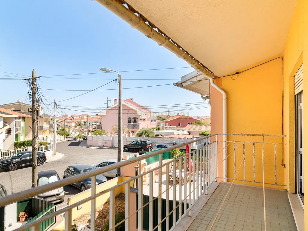 Moradia T3 em Porto Salvo | 213 m² | Garagem | Pátio e Jardim - Image 39