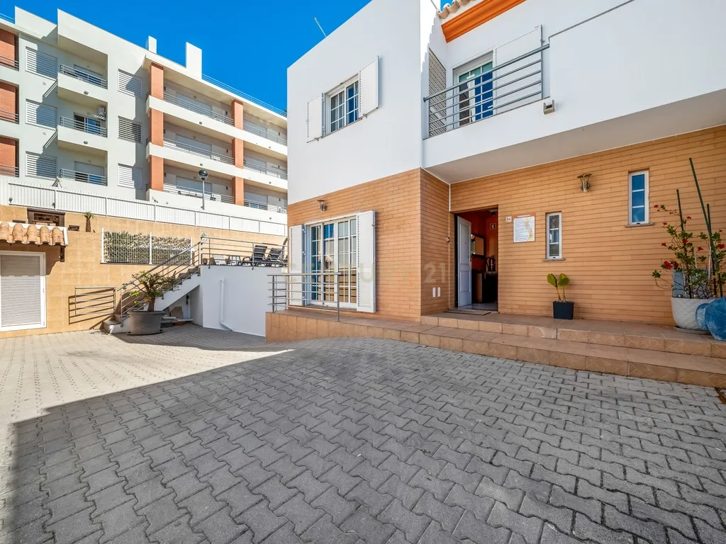 Moradia T4 com piscina, jacuzzi e garagem em Vale Pedras, Albufeira - Image 26