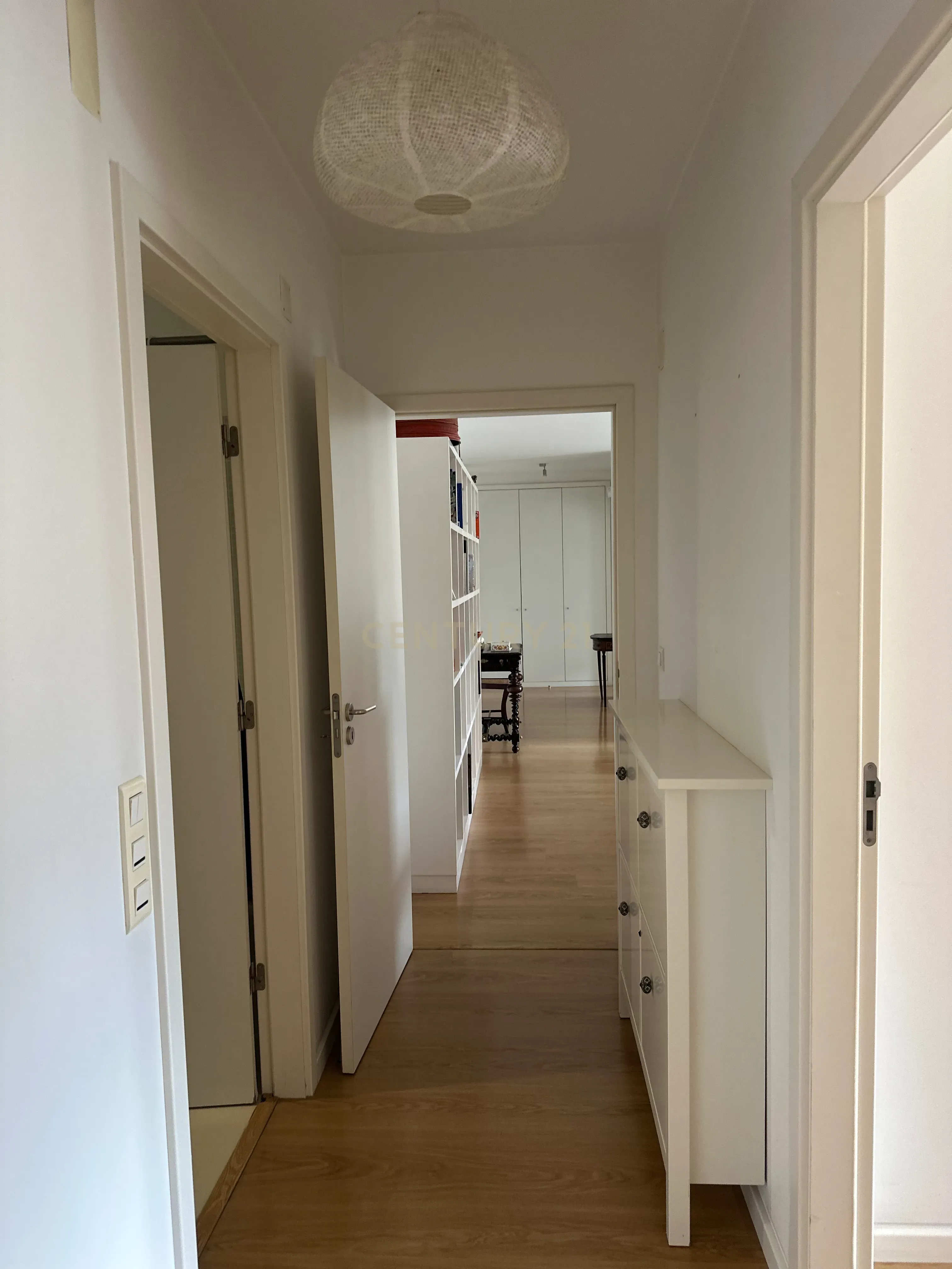 Apartamento T2 com 118m2 para venda nas Avenidas Novas com uma excelente localização proximo da estação de Entrecampos e da Cidade Universitária. - Image 23