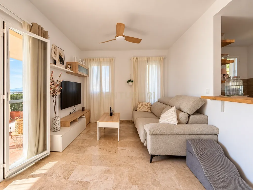 Apartamento totalmente renovado com terraço de 20 m² e piscina em Bonalba - Image 17