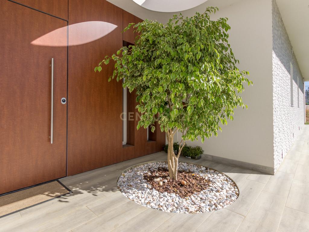 Vila Alegre / Fernão Ferro - Luxuosa moradia isolada térrea de 4 assoalhadas com arquitetura comtemporânea inserida em lote de 2775 m² - Image 40