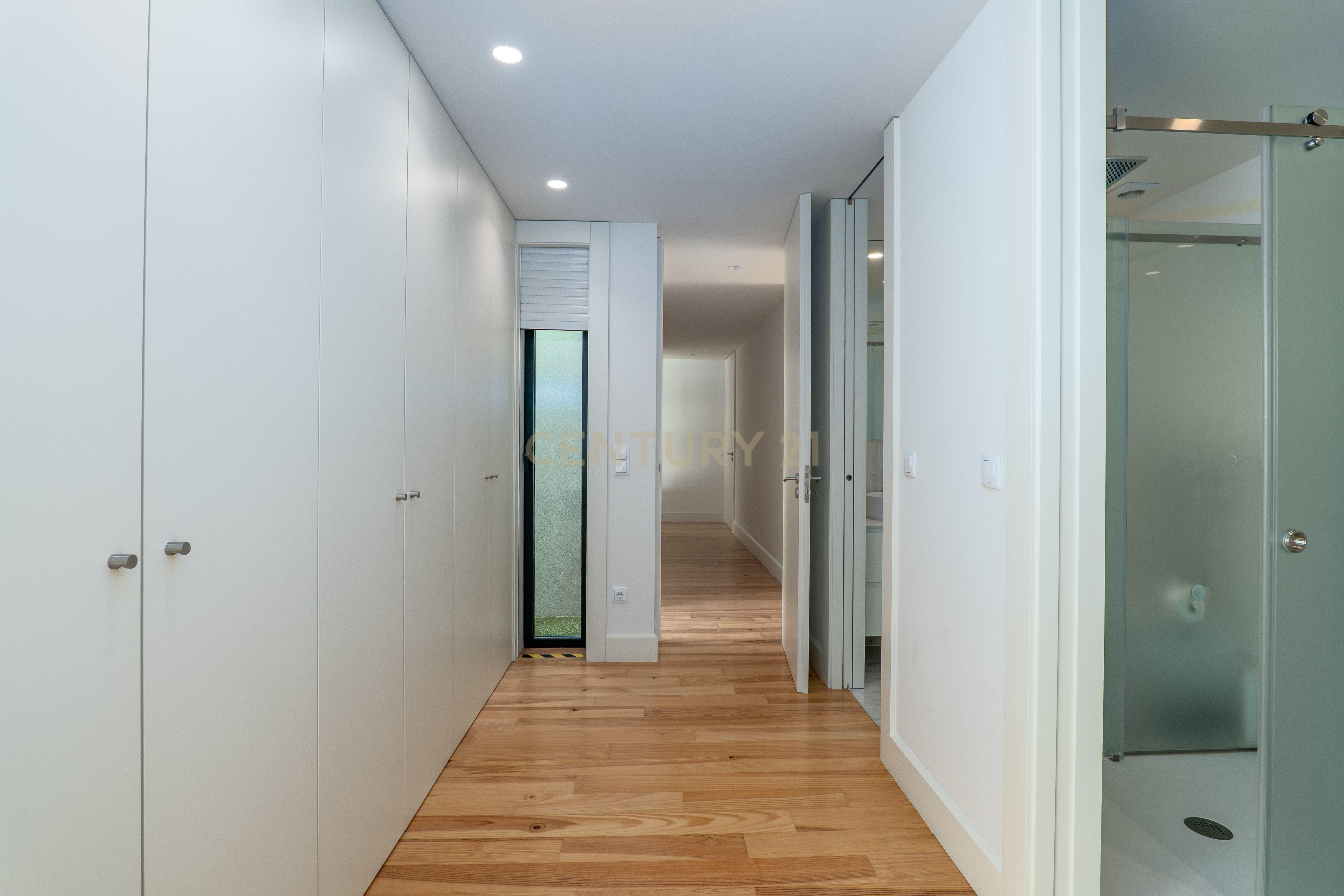 Requintado Apartamento T3 com Terraço no Coração do Porto - Image 19