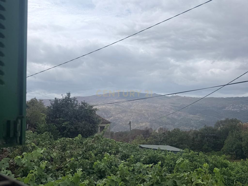 Casa de Pedra com potencial no coração do Gerês - perto do Lindoso - Image 7