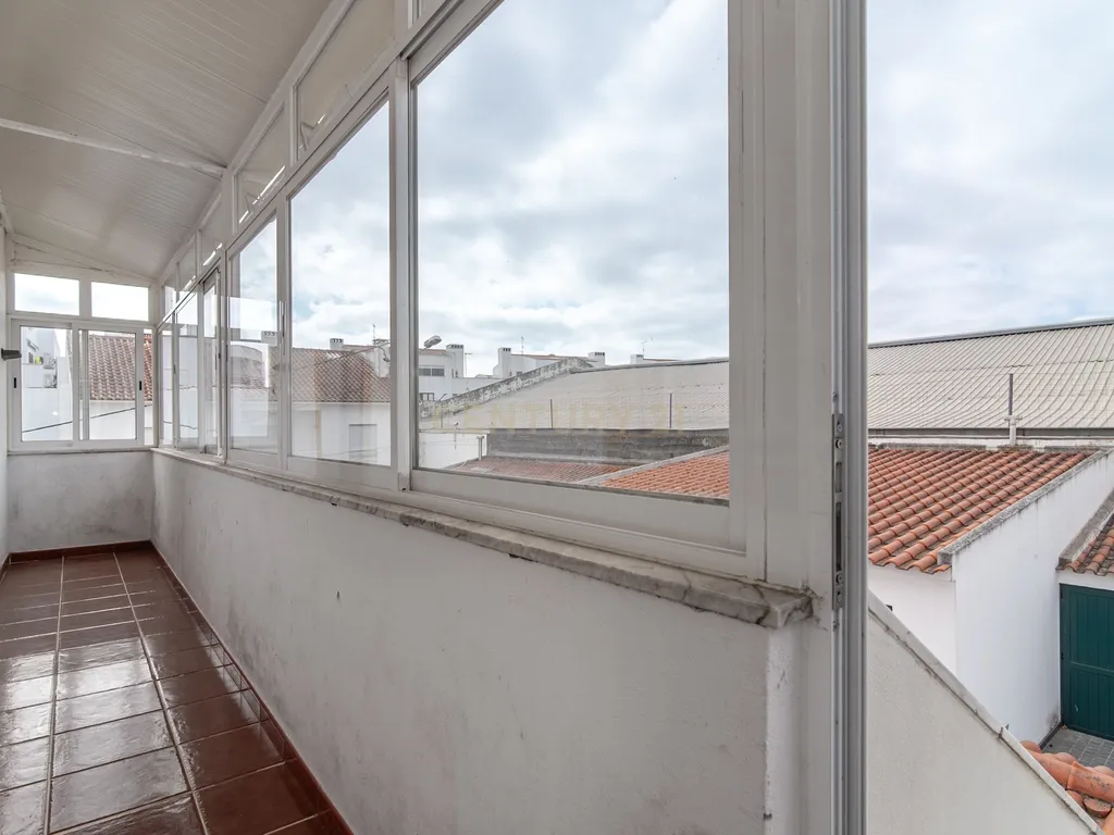 Moradia T2 no Centro de Évora (1º Andar) - Image 21