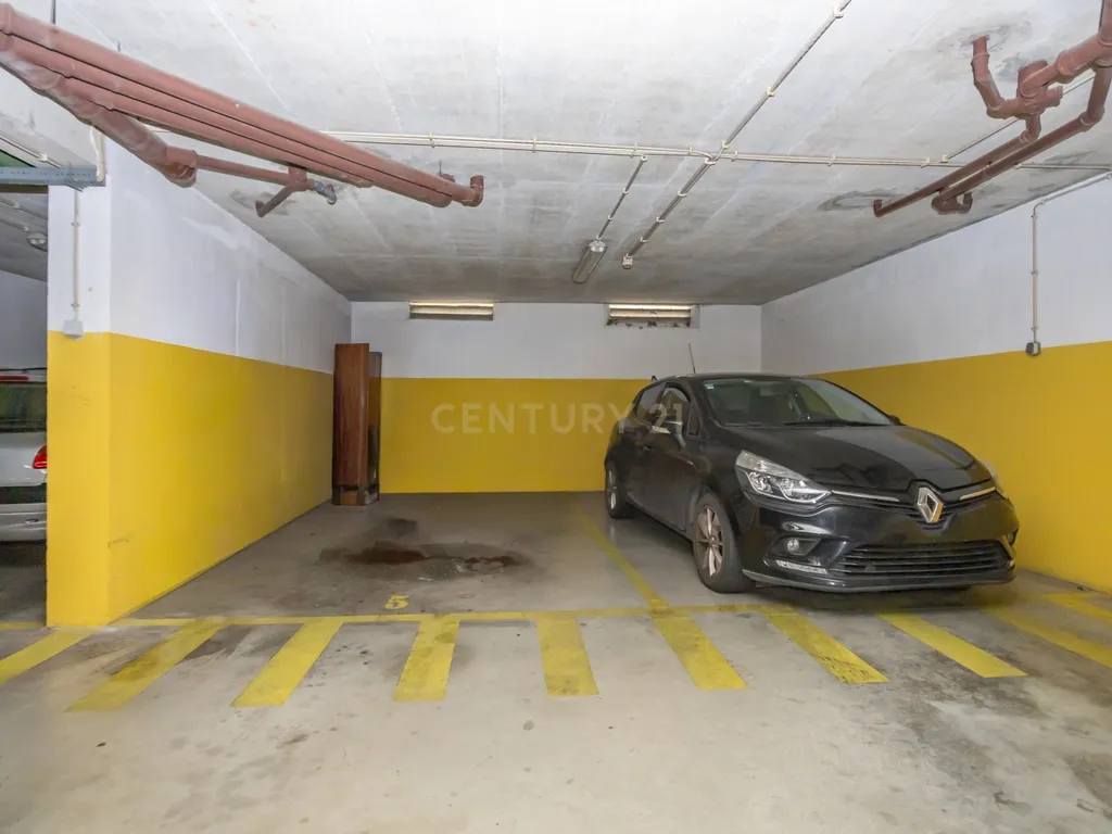 Apartamento T3 com Vista Panorâmica, no Monte da Caparica - Image 11