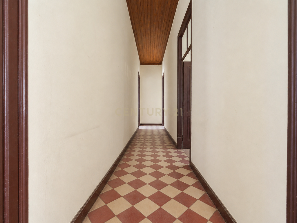 Andar de Moradia T7 | Baixa de Faro | Potencial para Hostel | Terraços - Image 10