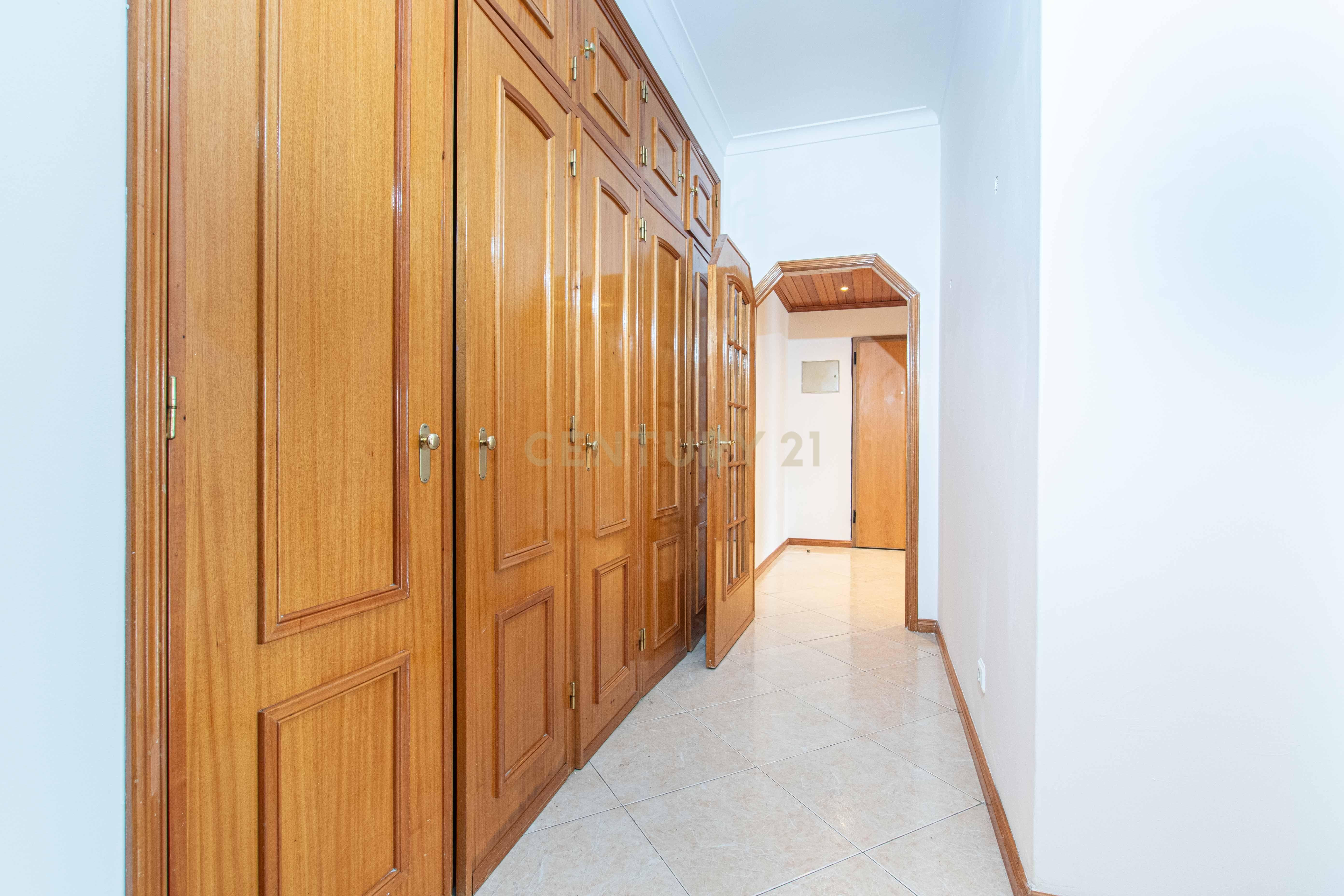 Fotografia 7 de Apartamento T3 de 135 m² com Box para 2 Carros, Elevador e Arrecadação para arrendar | Agualva-Cacém