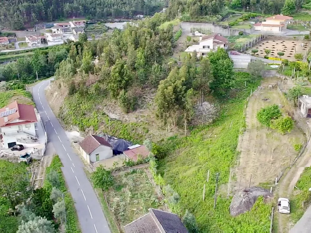 Terreno construção Póvoa de Lanhoso - Image 1