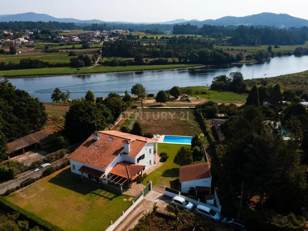 Luxuosa Moradia T5 em Esposende com Vista Deslumbrante - Image 3
