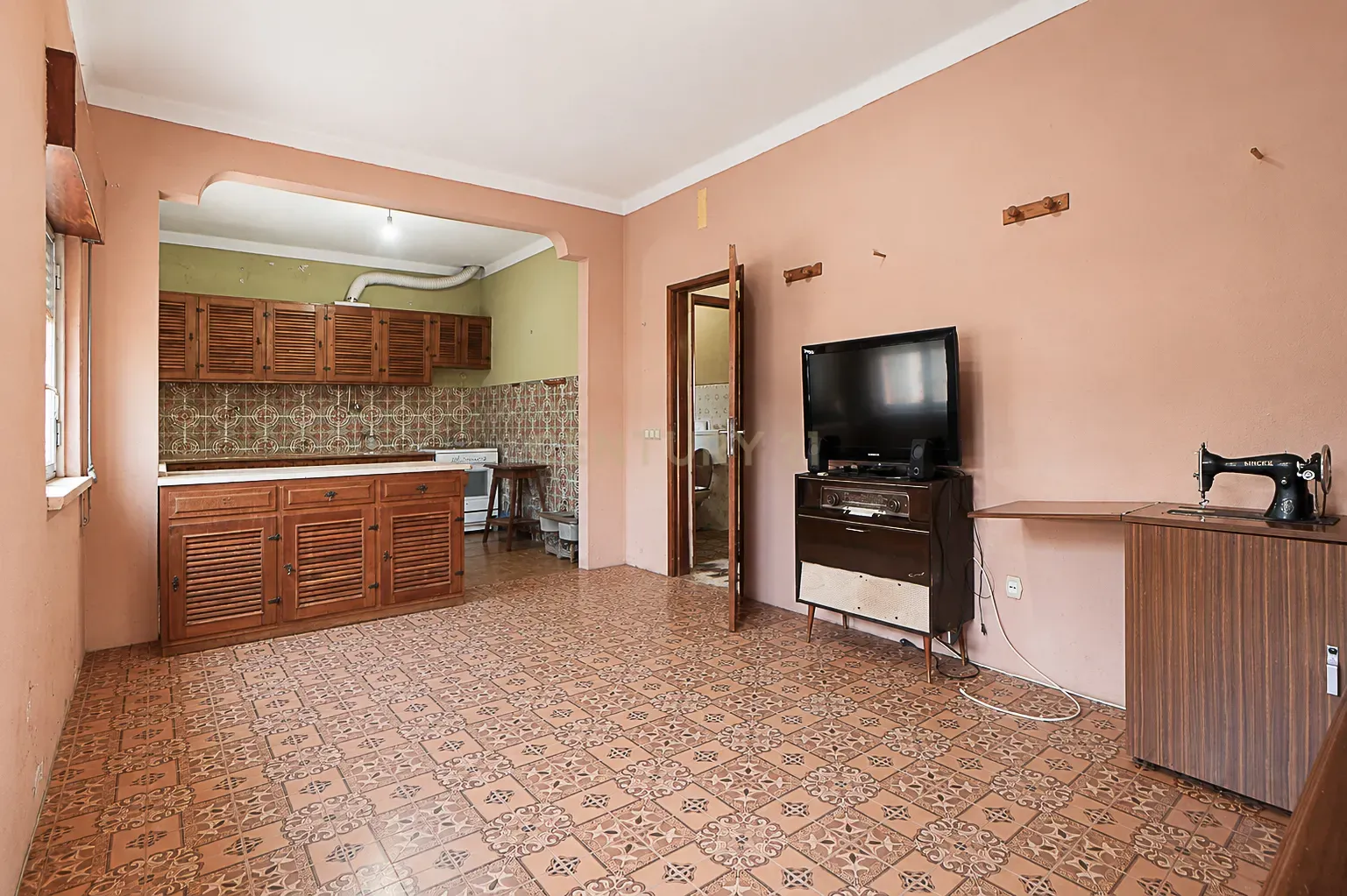 Fotografia 6 de Moradia para Remodelação com 1.332 m² de Terreno – Potencial para Destaque e Construção de 2 a 3 Moradias