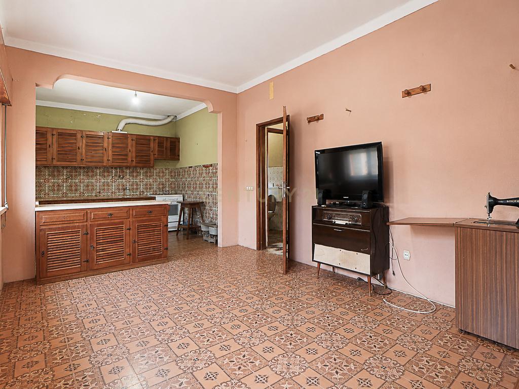Moradia para Remodelação com 1.332 m² de Terreno – Potencial para Destaque e Construção de 2 a 3 Moradias - Image 6
