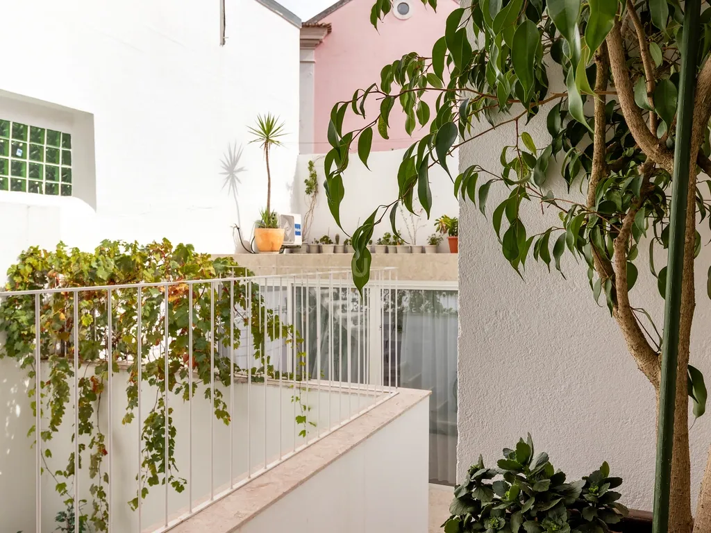 Extraordinário apartamento T3+1 com pátio exterior privado, junto ao Campo Pequeno, Lisboa. Em Venda! - Image 22