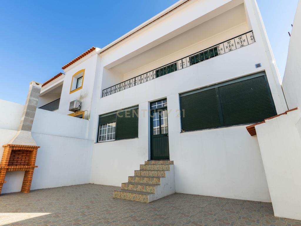 Moradia T4 Mobilada e Equipada com Garagem e Anexo no Bairro do Altinho, Viana do Alentejo - Image 33