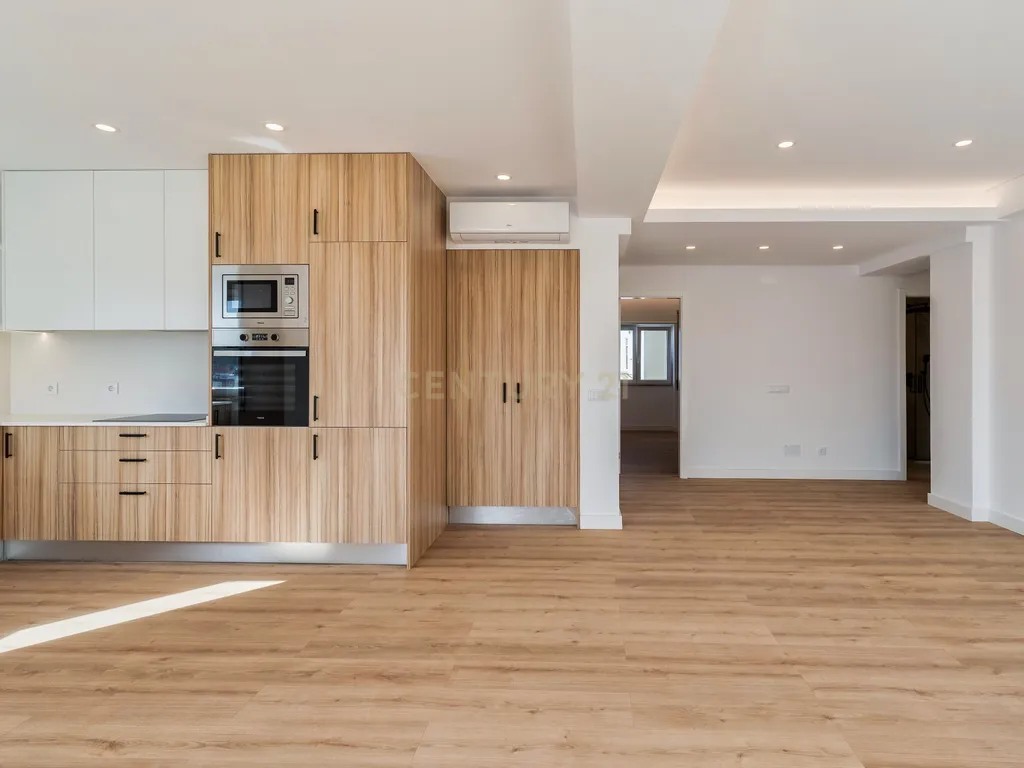Apartamento T3 Renovado com Vista Panorâmica – Investimento com Rendimento Imediato - Image 6