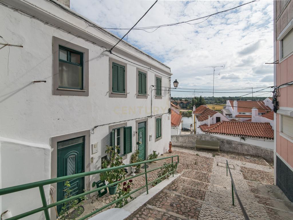 Apartamento T2 no Centro Histórico de Alcácer do Sal – Conforto e Charme à Beira do Sado - Image 4