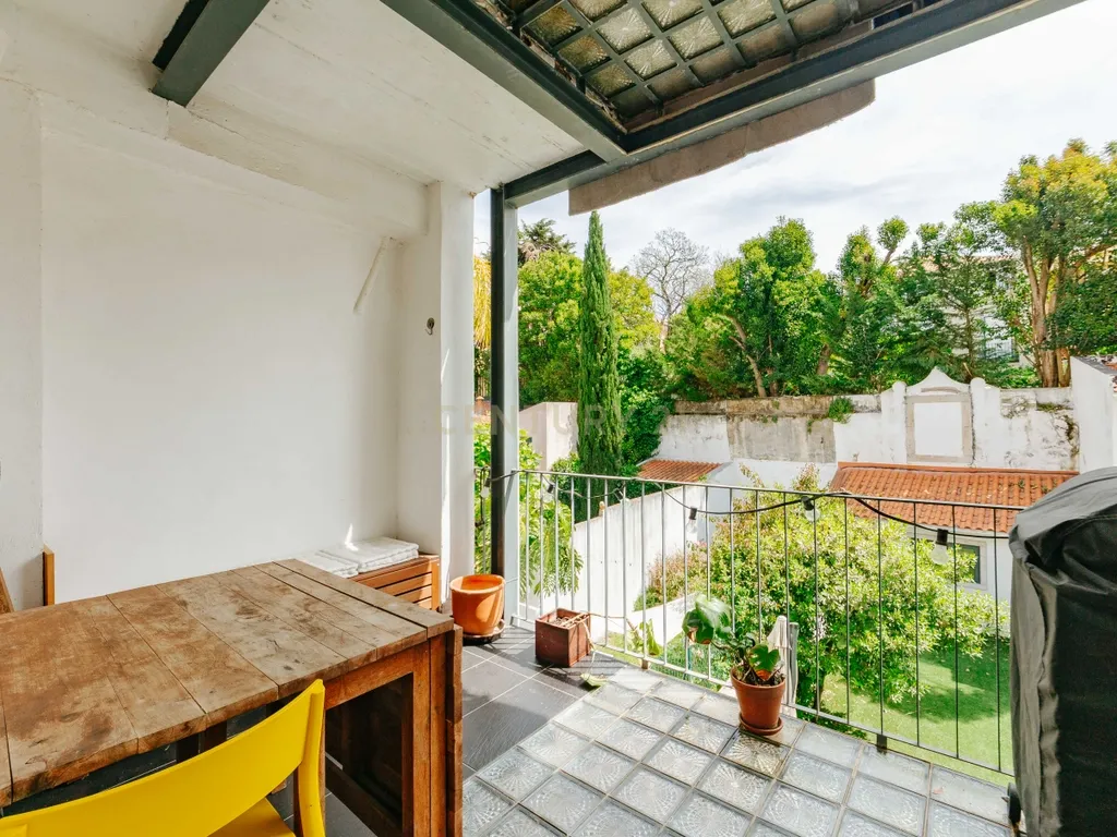 T2 Remodelado Com Terraço, São Bento, Misericórdia - Image 13