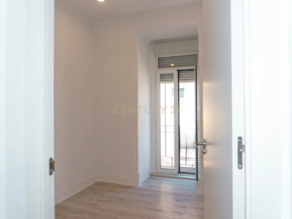 Apartamento T2 em Campo de Ourique, Lisboa - Image 2