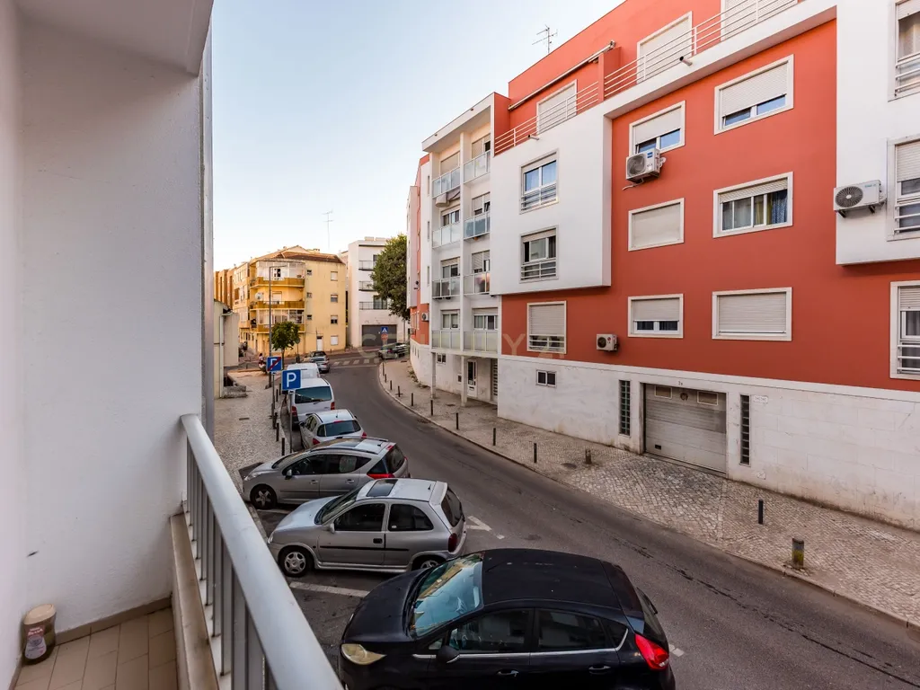 Apartamento T2 com Lugar de estacionamento, em Encosta do Sol, Amadora - Image 25