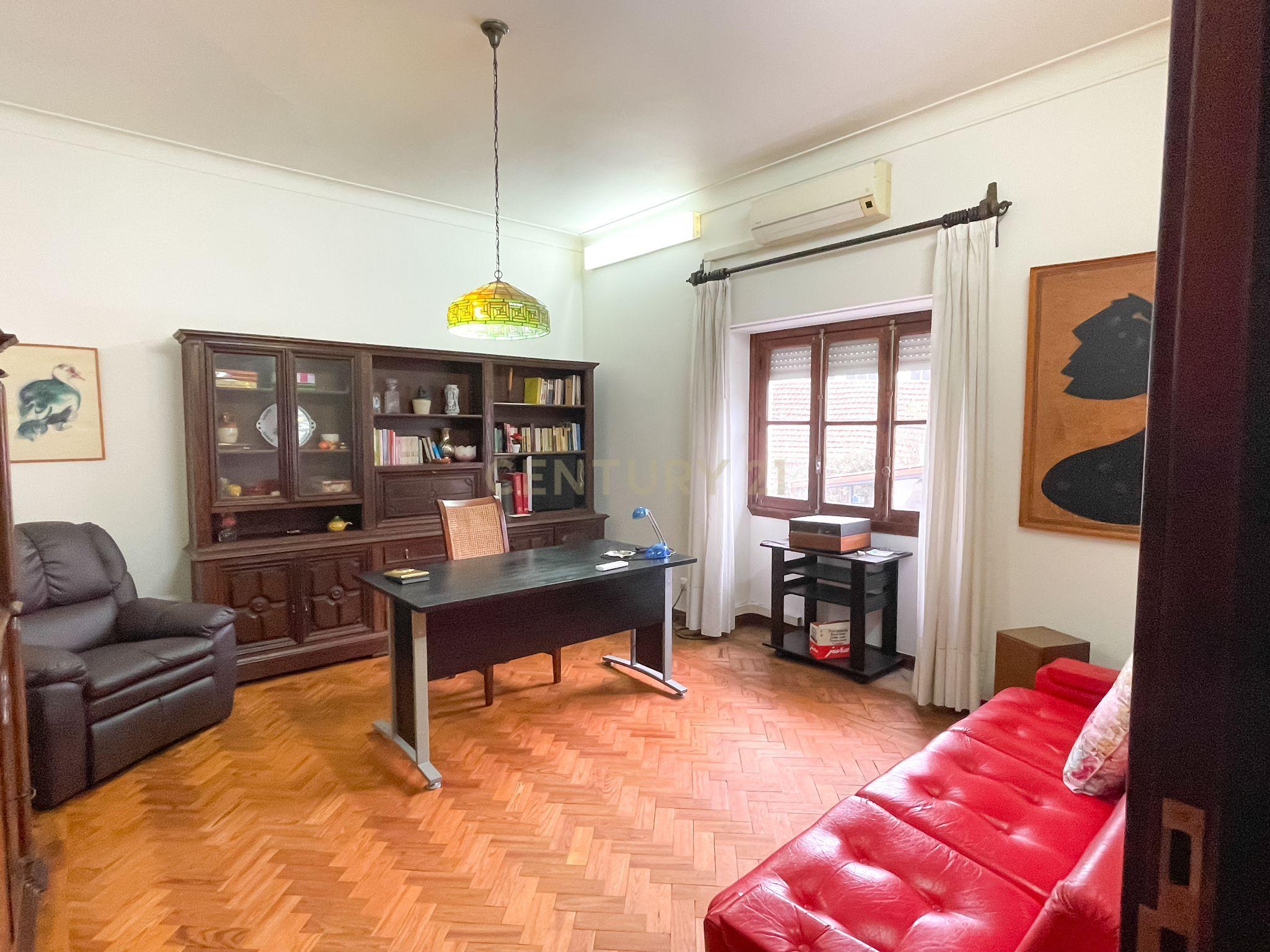 Moradia de arquitetura tradicional - Tortosendo, Covilhã - Image 11