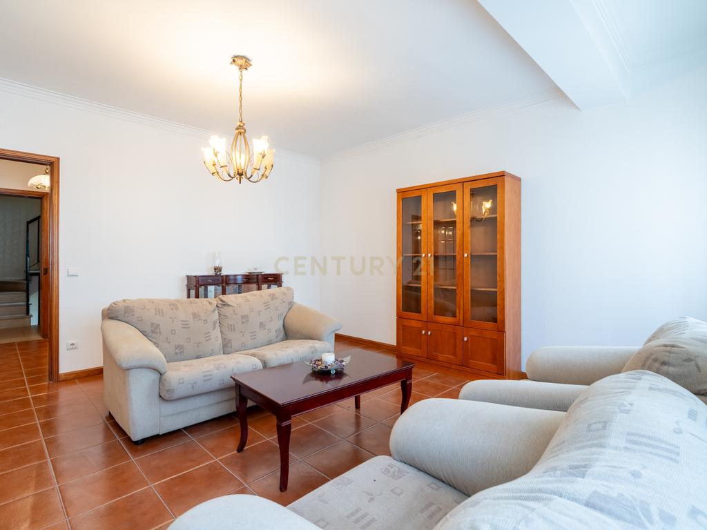 Moderno T1 em Lousã, quase novo e pronto a habitar - Image 10