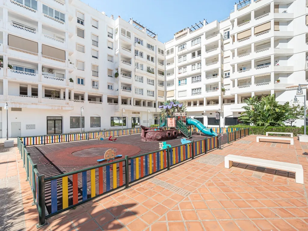 *Lugar de garagem + arrecadação em Nueva Andalucía (Albatros) – Conforto e segurança numa zona com poucas vagas de estacionamento ao ar livre* - Image 5