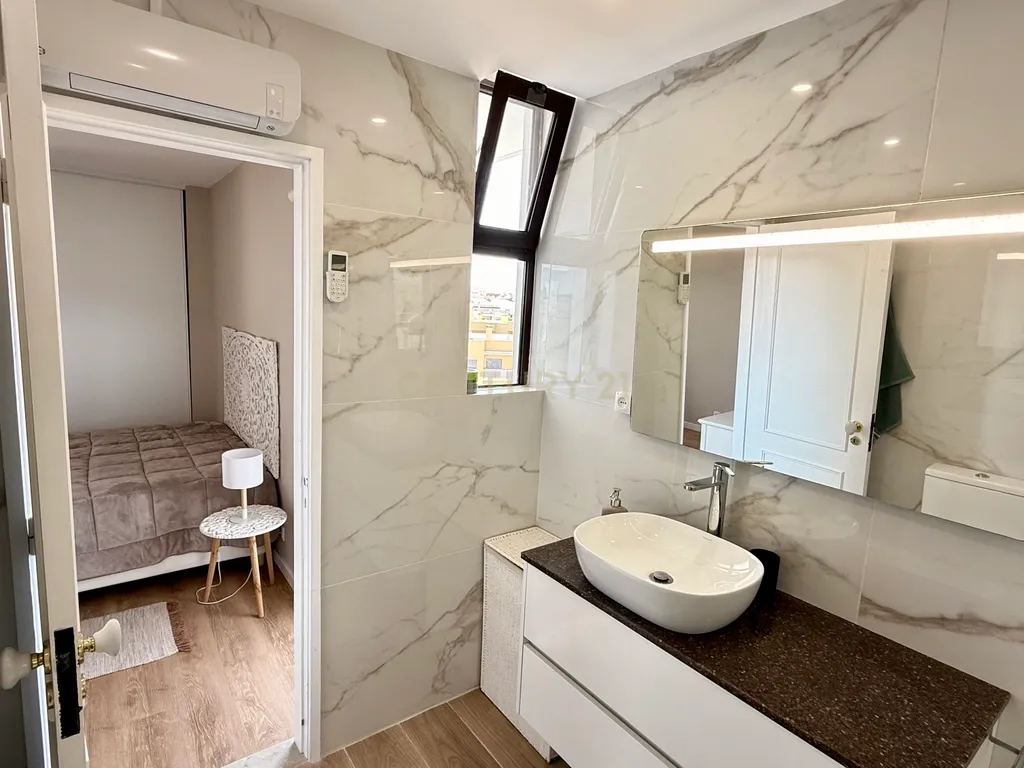 Apartamento T2 renovado em Armação de Pêra a 500 metros da praia. - Image 18