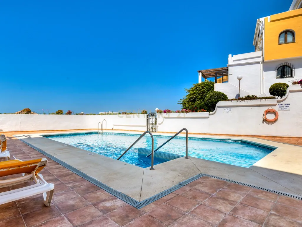PENTHOUSE TOTALMENTE REMODELADA E PRONTA A ESTREAR COM VISTAS PANORÂMICAS PARA O MAR, DUAS VARANDAS E PISCINA EM MIJAS COSTA - Image 25