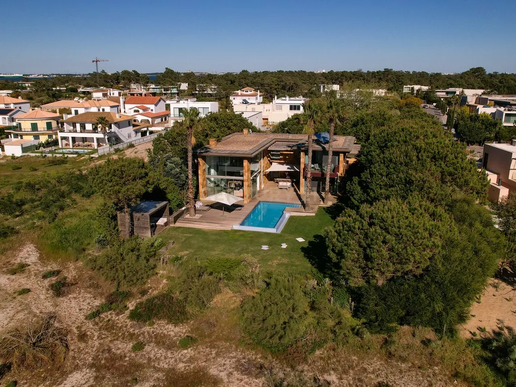Moradia Exclusiva em Primeira Linha de Mar com Piscina Infinita / Tróia-Carvalhal - Image 90