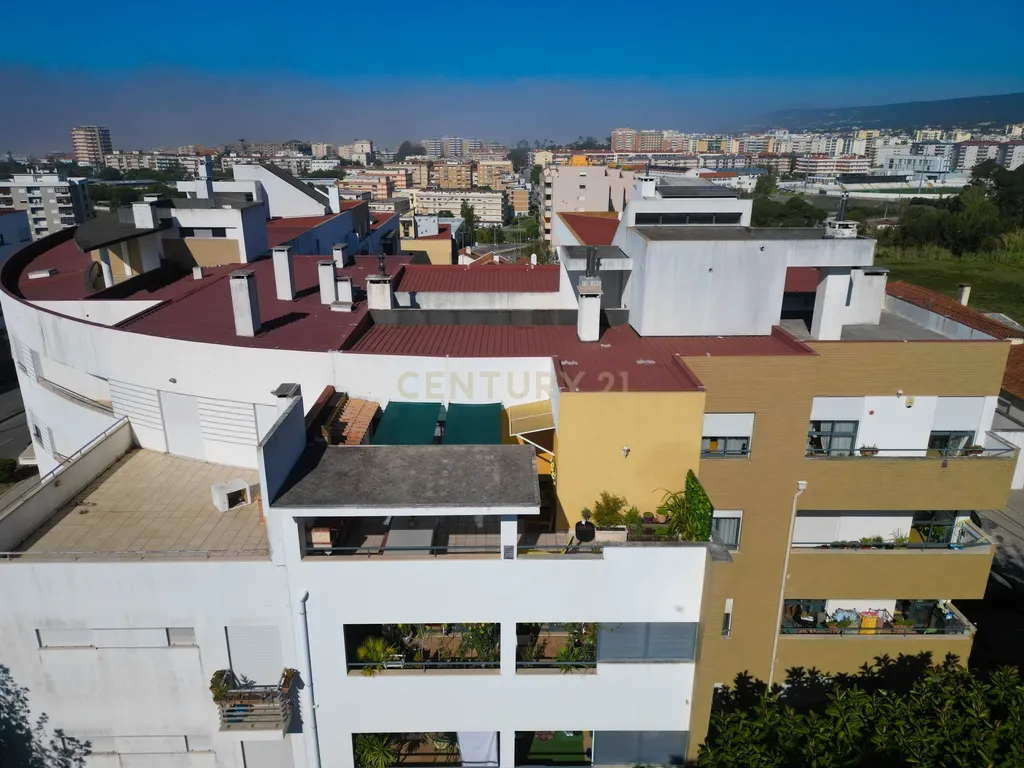 T3 com Terraço, Churrasqueira e Garagem Independente – Figueira da Foz - Image 2