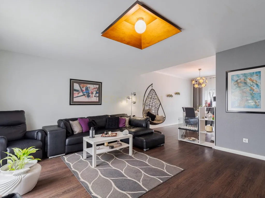 Moradia familiar T6 com anexo T1 independente, num lote com 510m² no Botequim – Charneca da Caparica, Almada - Image 6