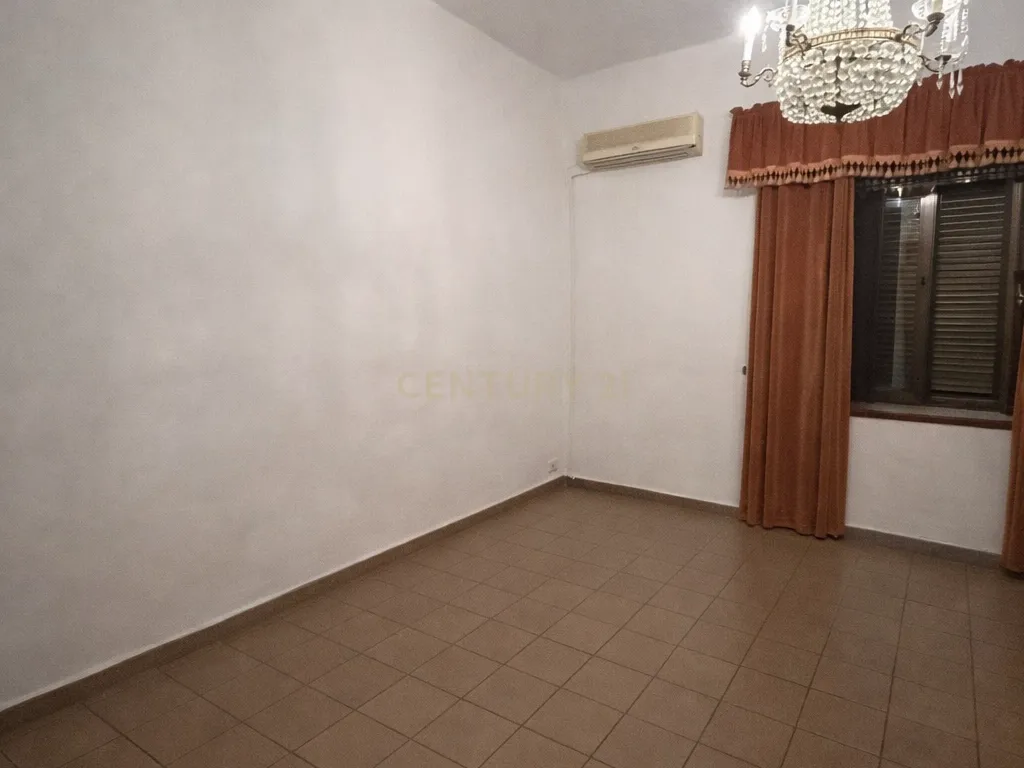 Edifício exclusivo com grande potencial numa das melhores zonas de Trujillo - Image 75
