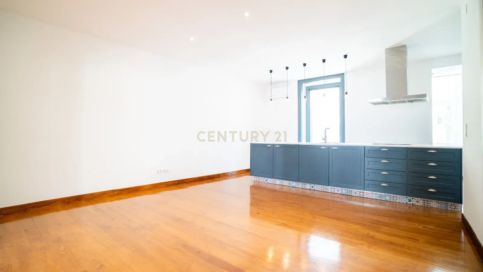 Apartamento T2 com 83 m² - Image 13
