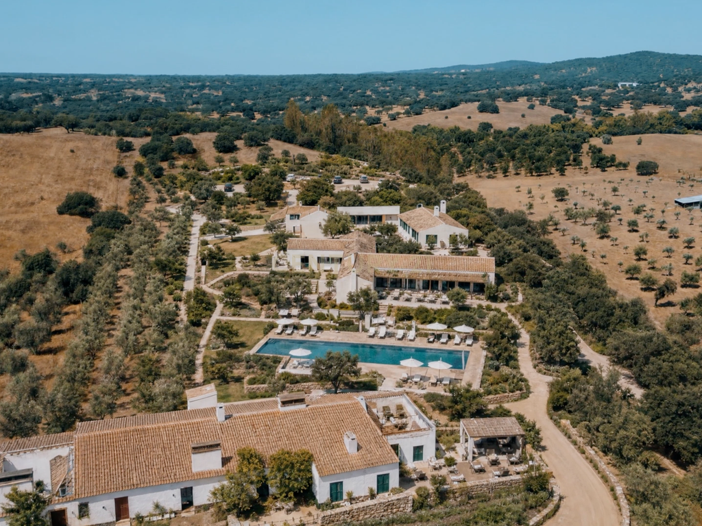 HERDADE COM 5,9 HECTARES, MORADIA E CAVALARIÇA | SANTIAGO DO ESCOURAL - Image 1
