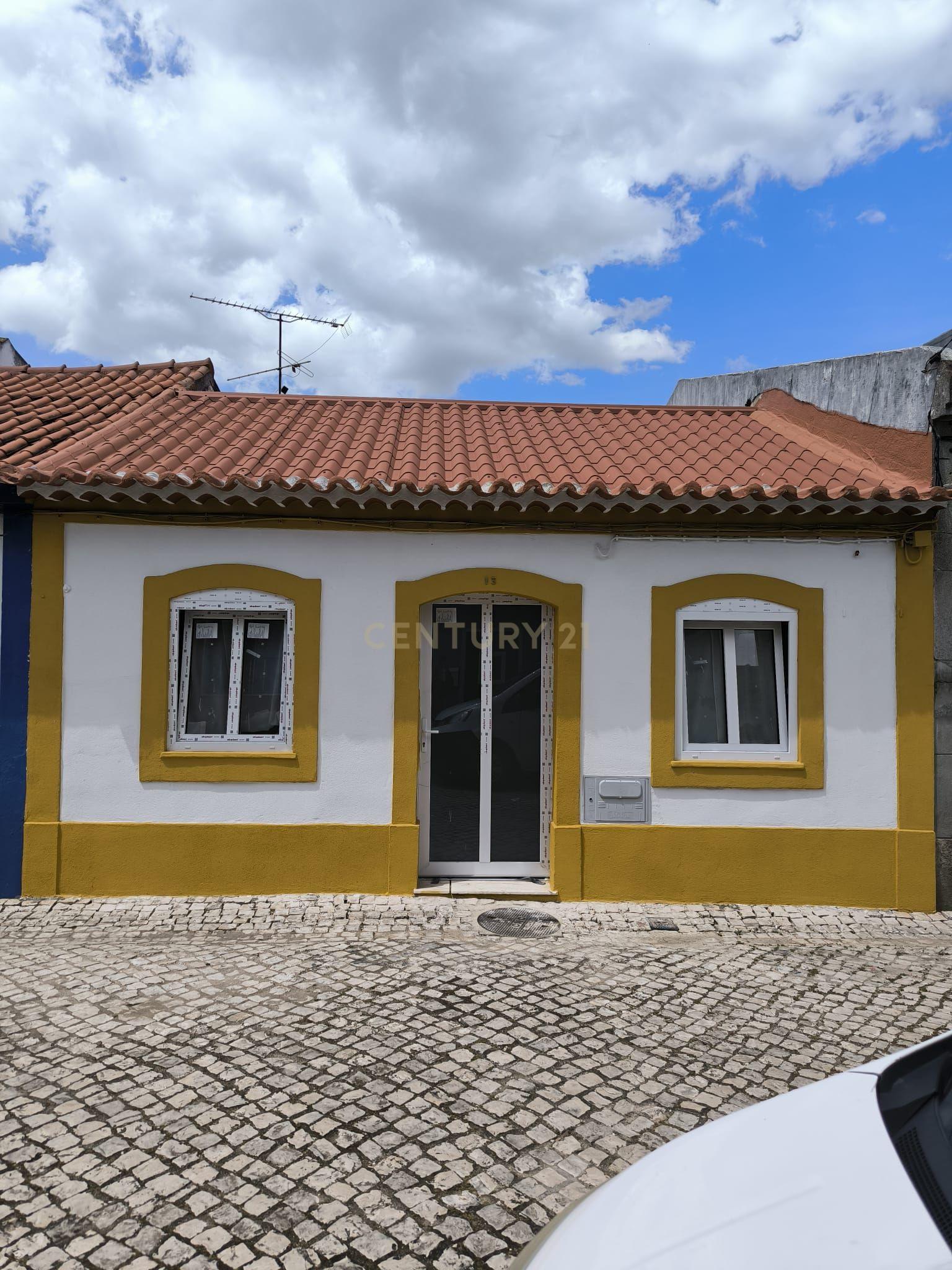 Moradia T2 Renovada em Valada – Conforto e Investimento junto ao Rio Tejo
