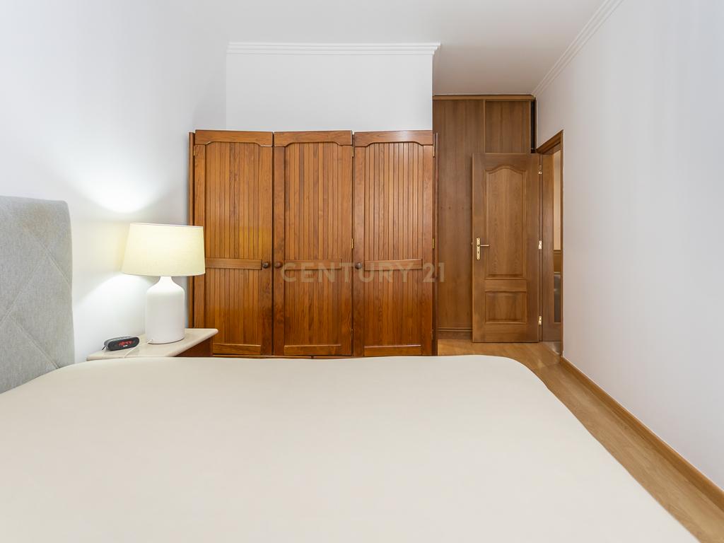Apartamento T4 c/Arrecadação - Torre da Marinha - Image 30